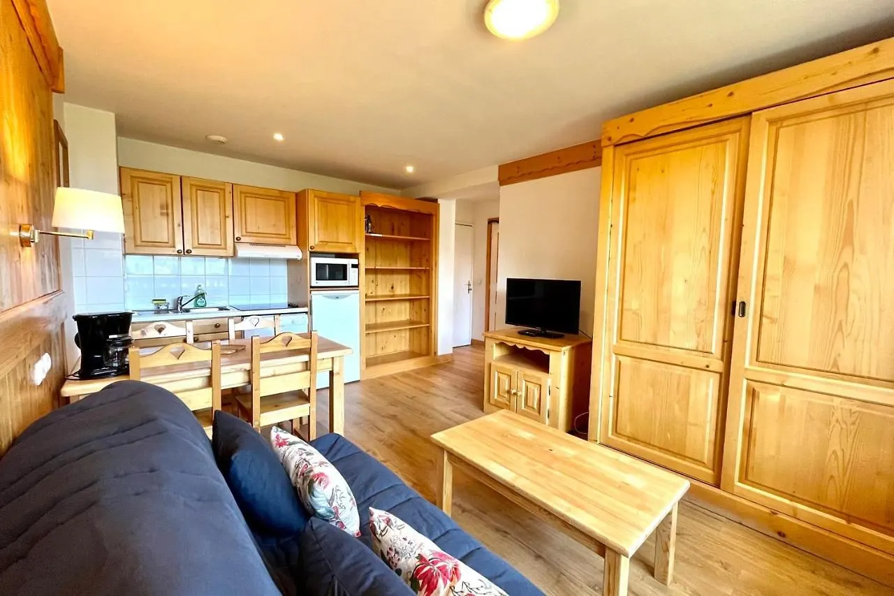 Cosy Chalet With Terrace Combloux